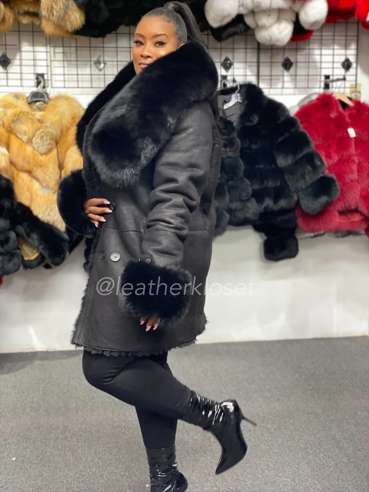 Women's Ari Sheepskin Coat With Fox